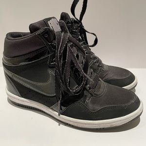 nike wedge sneakers size 7